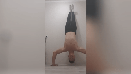 отжимание в стойке на руках