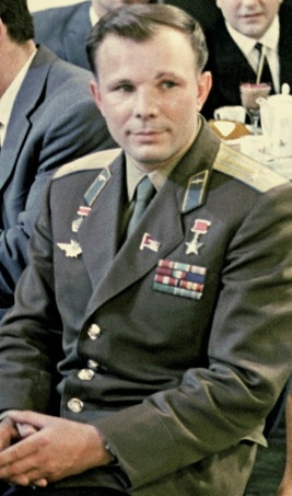 https://upload.wikimedia.org/wikipedia/commons/f/ff/Yuri_Gagarin_in_1963.jpg
