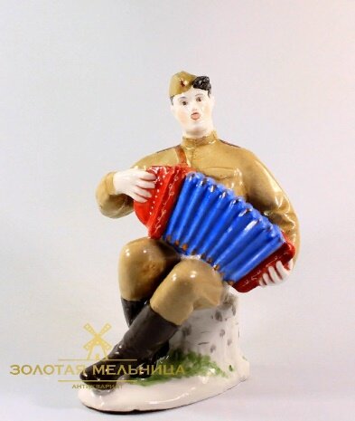 Солдат с гармонью.  ЛФЗ.