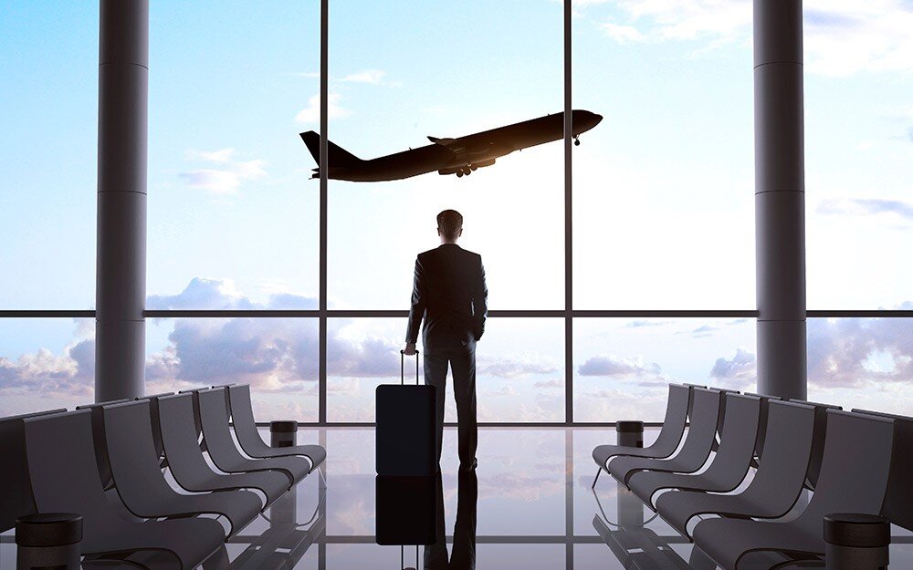 Друзья в минуту расставания с надеждой шепчут «До свидания»