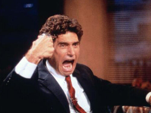 Актер Майкл Нури в образе отчаявшегося имиджмейкера