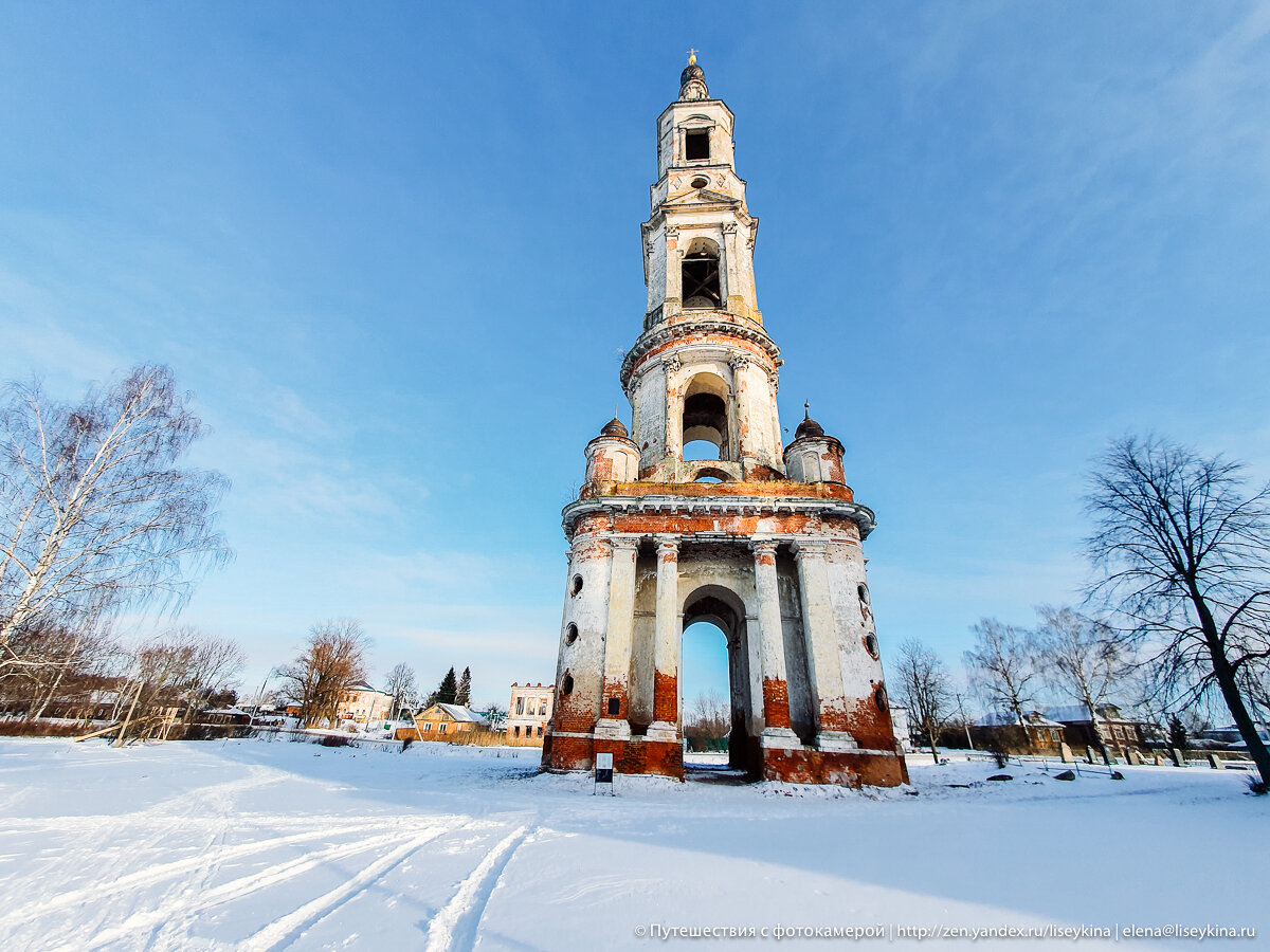 Прошлое в руинах. Заброшенный храмовый комплекс в центре села