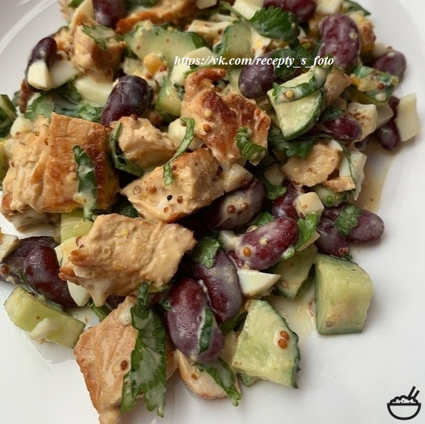 соевый салат из фасоли. салат с фасолью и кинзой. жареная стручковая фасоль с чесноком. салат с баклажанами и стручковой фасолью. салат с пророщенной фасолью и огурцом.