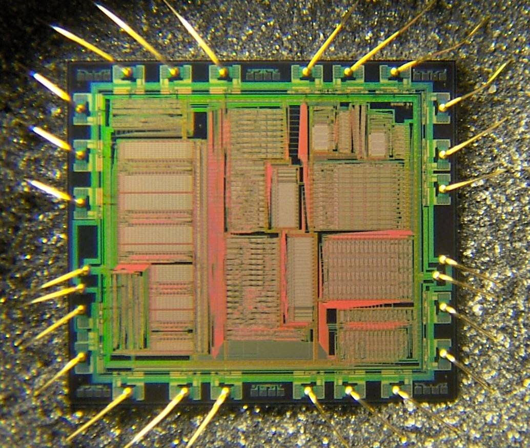 Процессор под 4070 super. Транзистор в процессоре. Процессор под микроскопом. Транзистор в процессоре под микроскопом. Первый процессор.