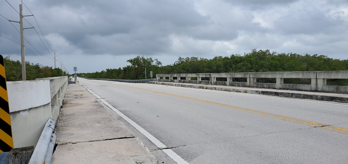 Собственно, тот самый  мост, где мы рыбачили  