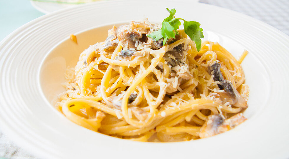 Спагетти с лососем в сырном соусе