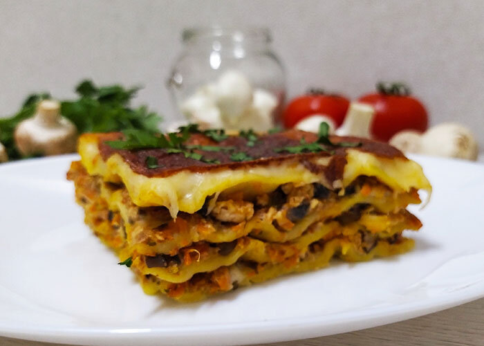 Лазанья с курицей и грибами