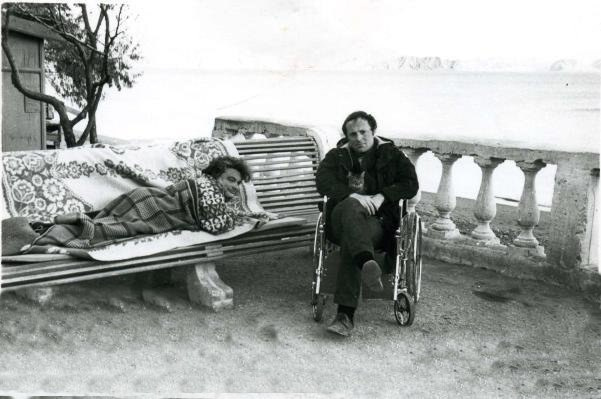 очень популярная фотка Бродского крымского периода.