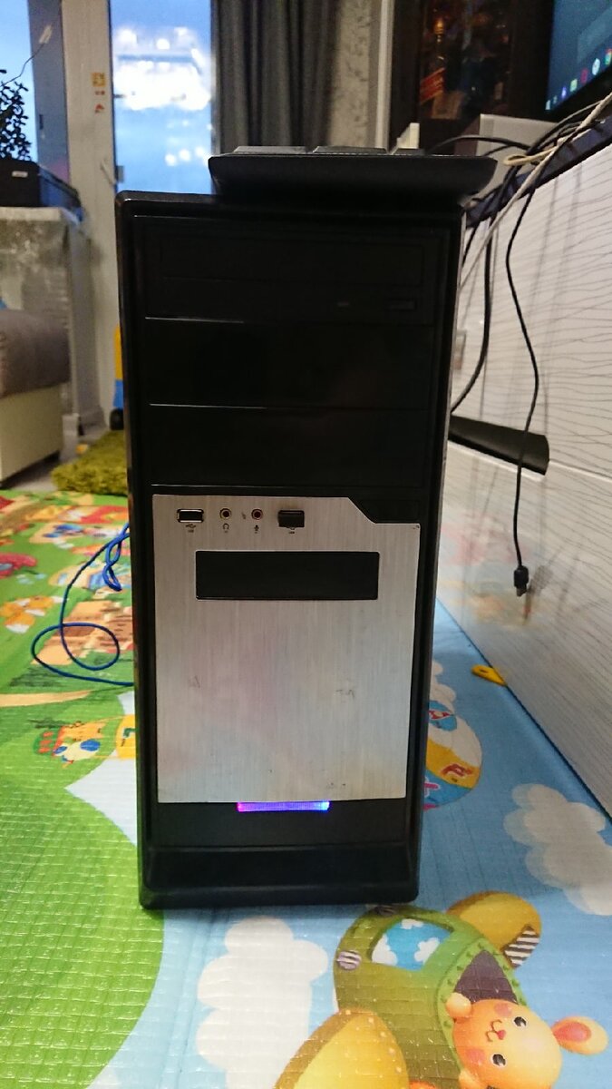 фотография из личной коллекции: корпус системного блока, предстоит его еще почистить, провести предпродажную подготовку