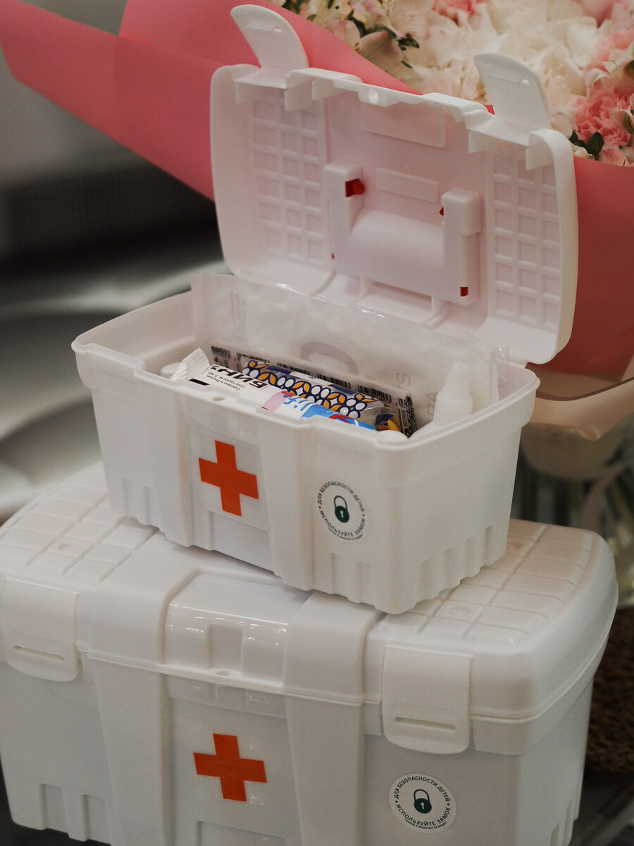 В моей аптечке БАДов и препаратов — как ассортимент в хорошей аптеке))) 