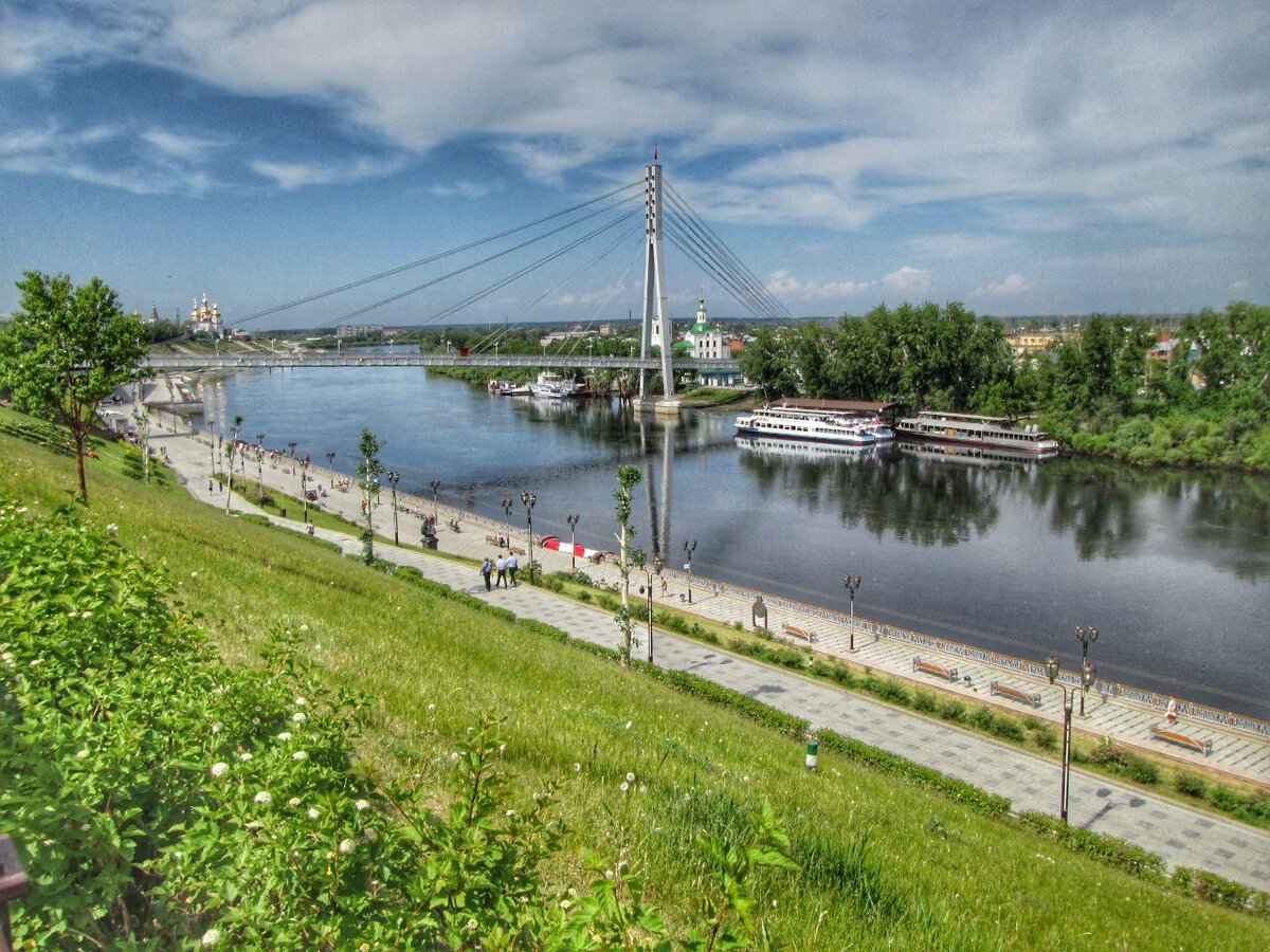 Набережная реки Туры в Тюмени