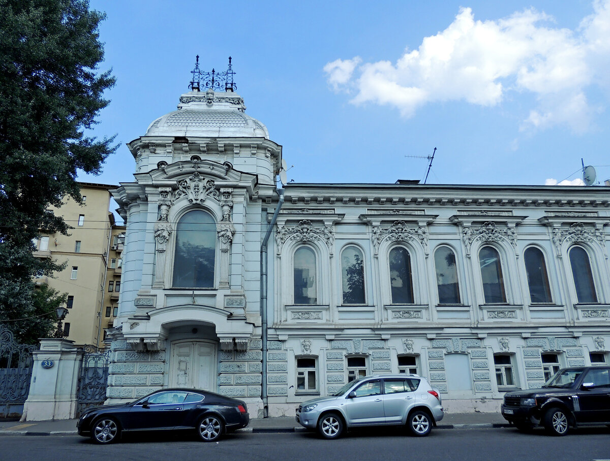 Сохранившееся здание. Особняк Коробкова в Москве. Усадьба Коробковой на Пятницкой. Особняк т и Коробкова в Москве. Особняк Коробковой, Пятницкая ул., 33.