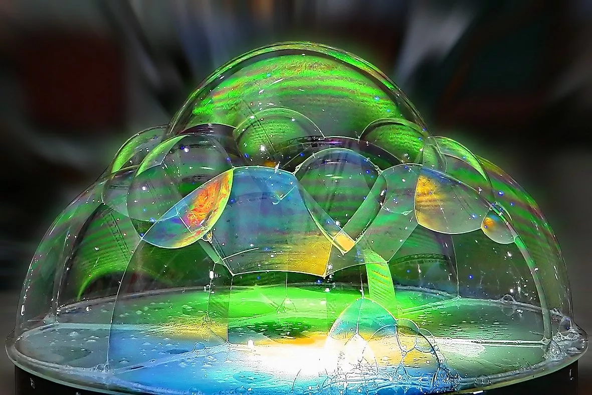 Образование пузырей. Мыльные пузыри. Фигурки из мыльных пузырей. Необычные мыльные пузыри. Мыльные пузыри и архитектура.