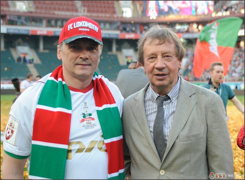 По лицам все видно - кто с сошкой, а кто с ложкой... 