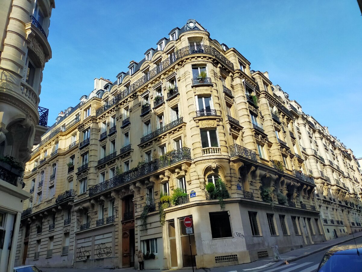 Одна из улиц в 10-мокруге Парижа