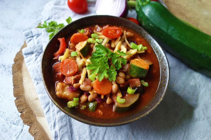 Суп Минестроне. Фото сайта https://edatomy.ru