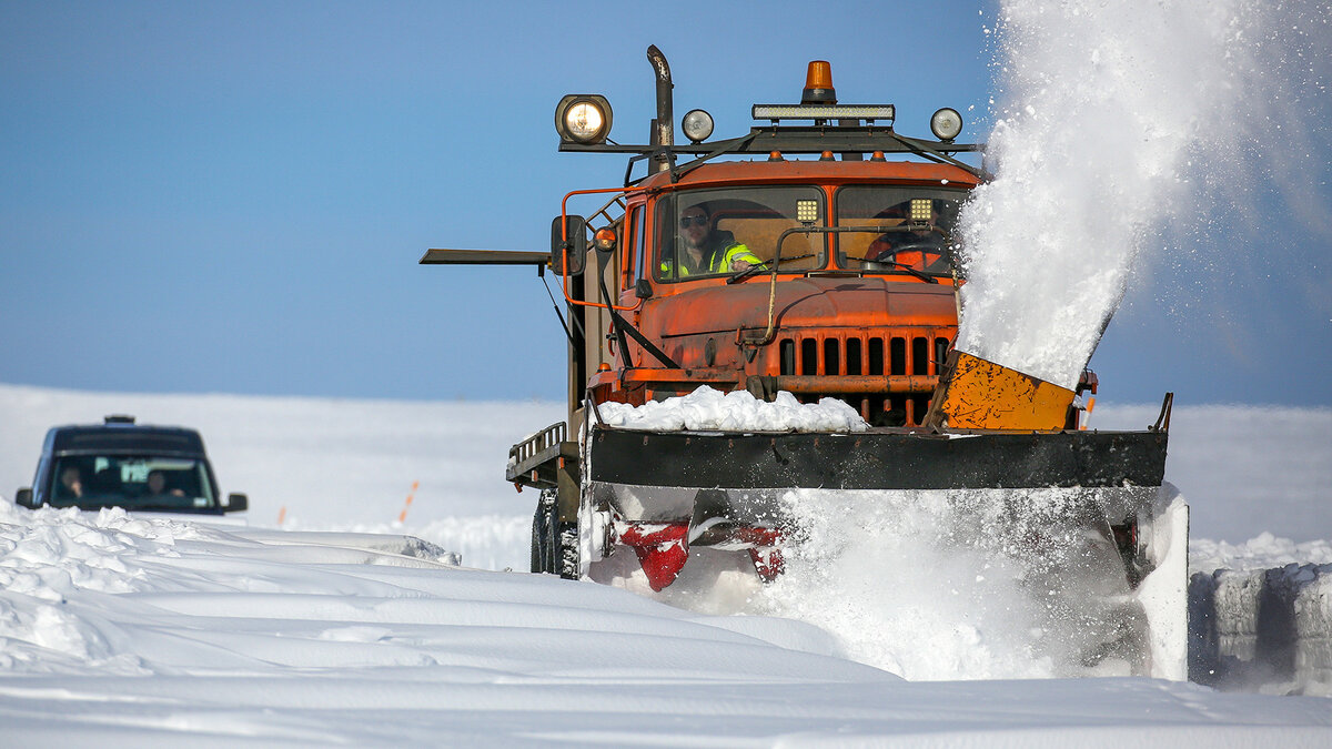 Шнекороторный снегоочиститель на базе автомобиля "Урал" . (с) Павел Львов/Sputnik