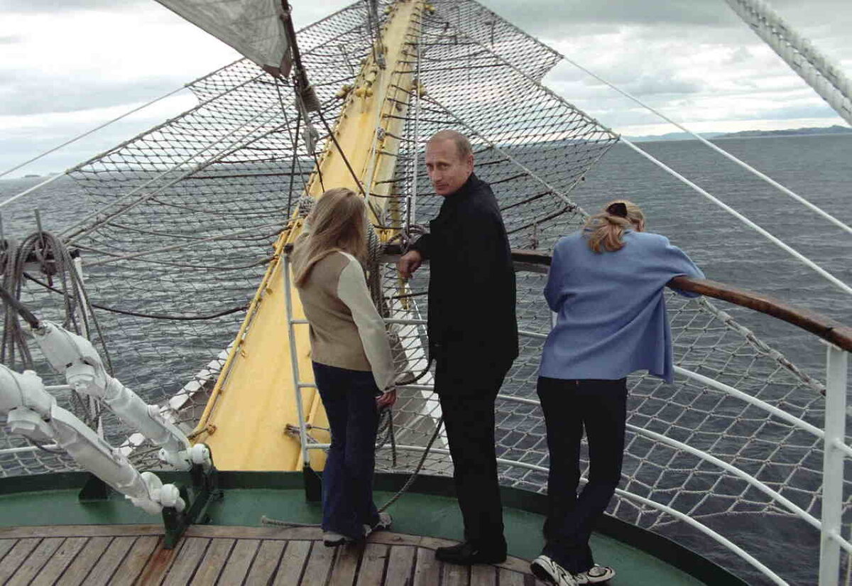 Путин и Медведев на яхте