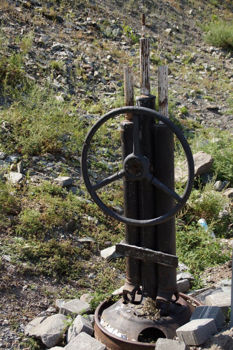 Первый памятник Кольке Снегирёву.Смотрите другие фото по стрелке вправо.