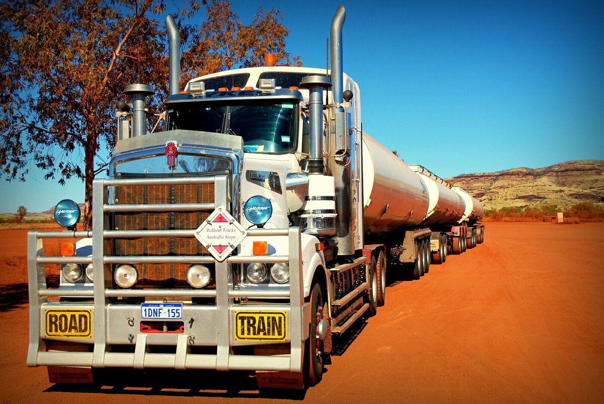 Road Train KenWorth. Источник: http://wallpoper.com/