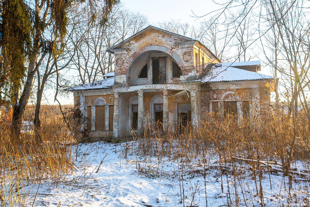 Главный дом усадьбы Ляхово. Московская область. Фото автора статьи  
