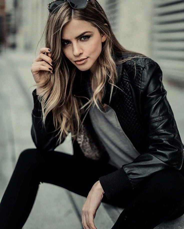Кожаная куртка. Вид современной девушки. Стильная одежда. Модная девушка. Стильная одежда для девушек.
