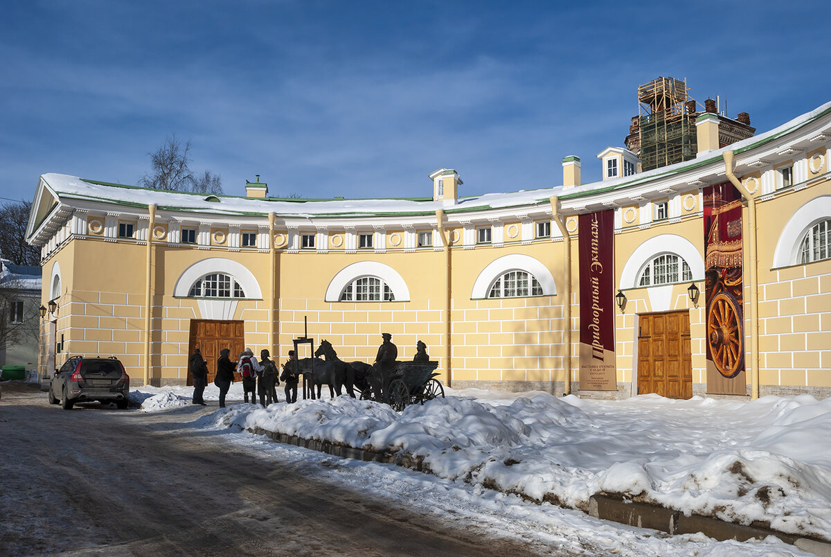 Здание Дежурных конюшен. Фото автора