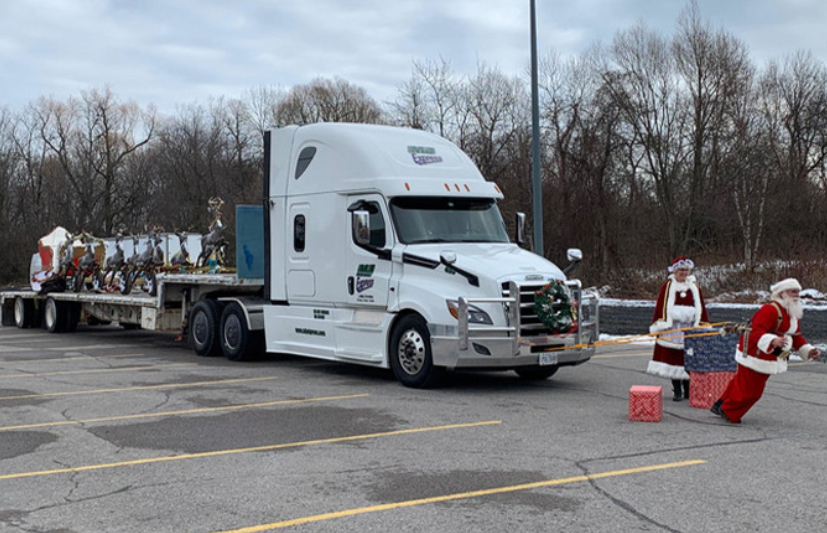 С подарками в НОВЫЙ  ГОД ))