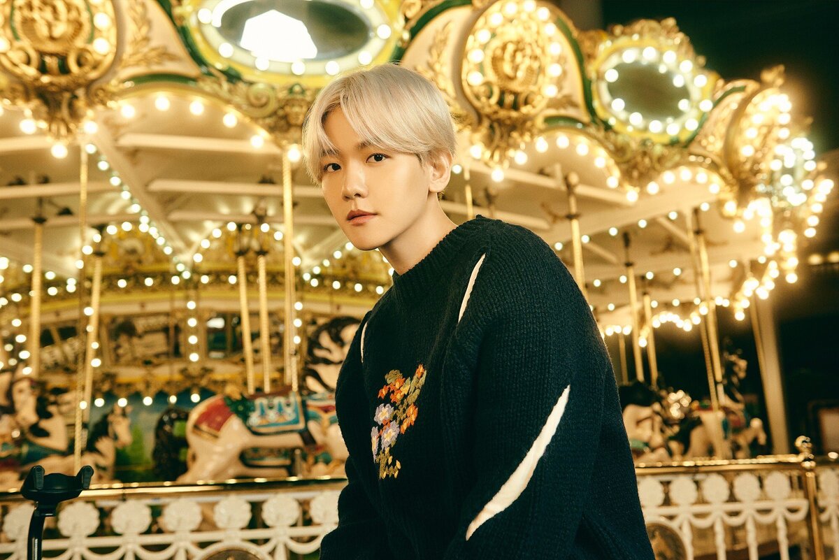 Уютный Baekhyun в свитере с цветочками , фото twitter