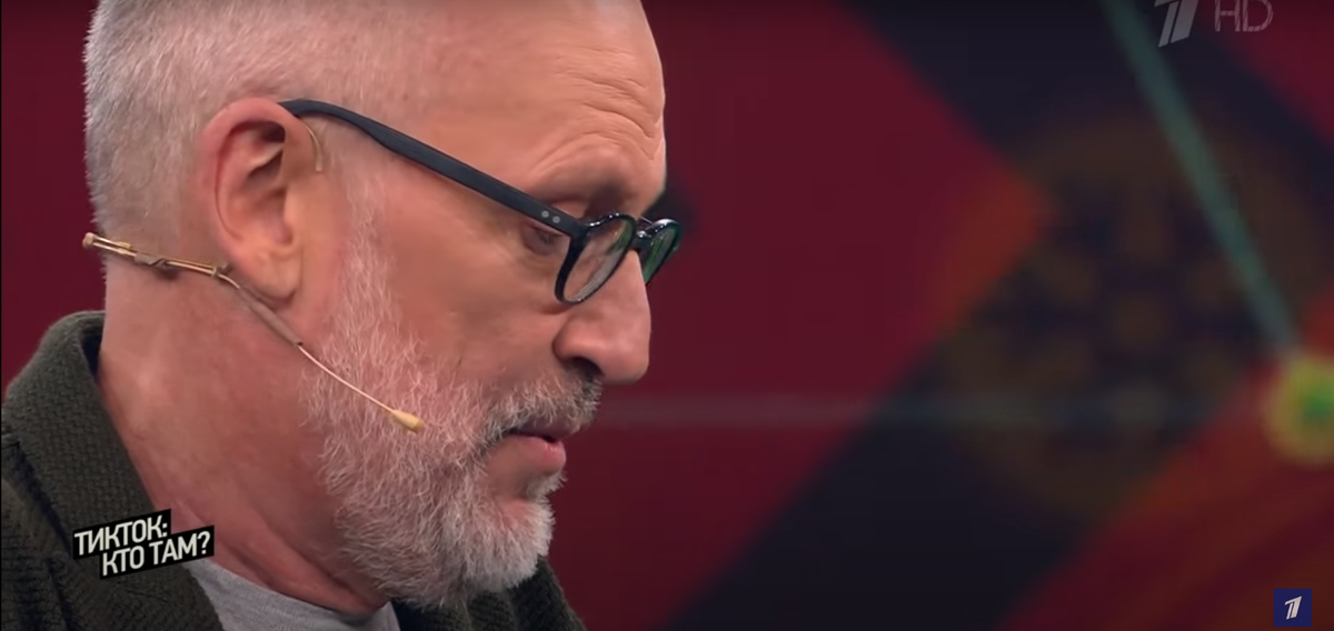 Александр Гордон, ведущий программы. Скриншот программы "Док-ток", выпуск от 02.11.2020. Тайминг – 01:44.
