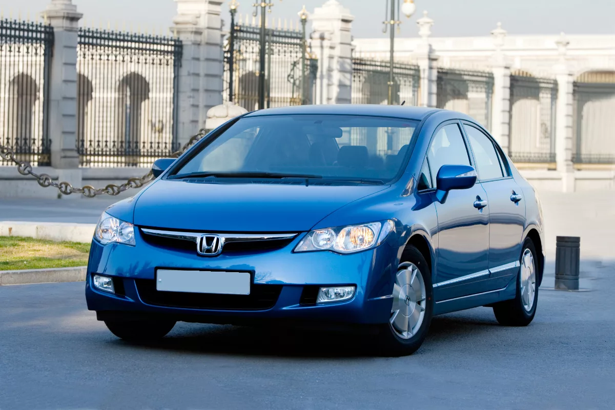 Honda Civic 8 поколения.