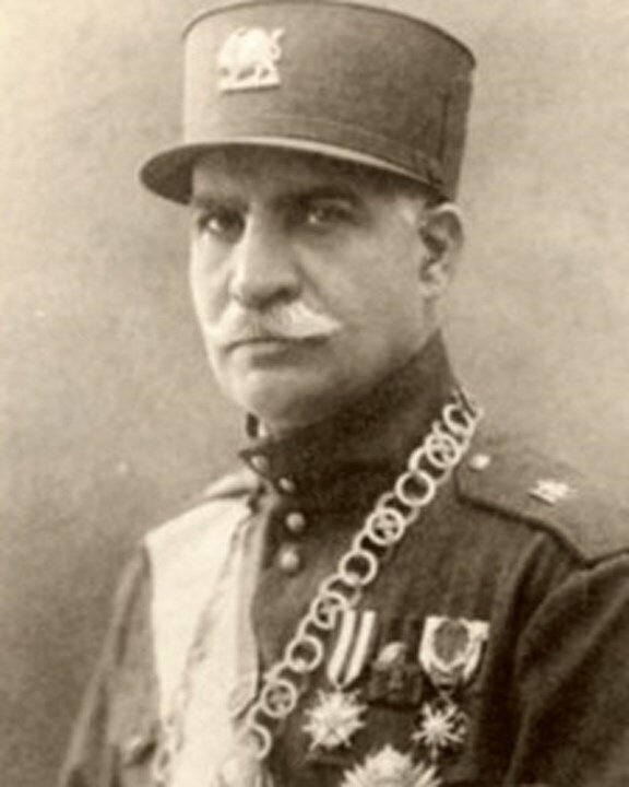 Реза́-шах Пехлеви́ (перс. رضا شاه پهلوی; 15 марта 1878 — 26 июля 1944) — тридцать четвёртый шах Ирана с 1925 по 1941 из династии Пехлеви. Реформатор. 

