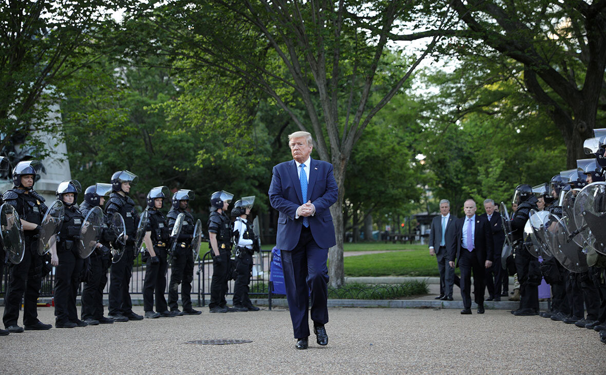 В первый раз его оправдал сенат, а во второй, возможно, спасет время.