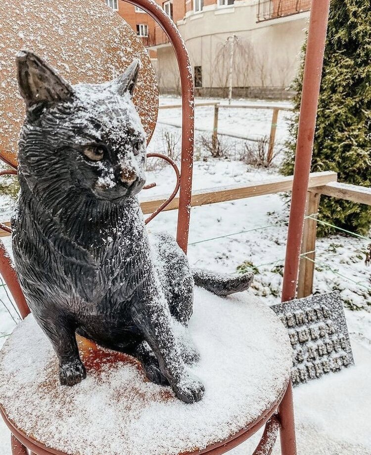Памятник блокадной кошке