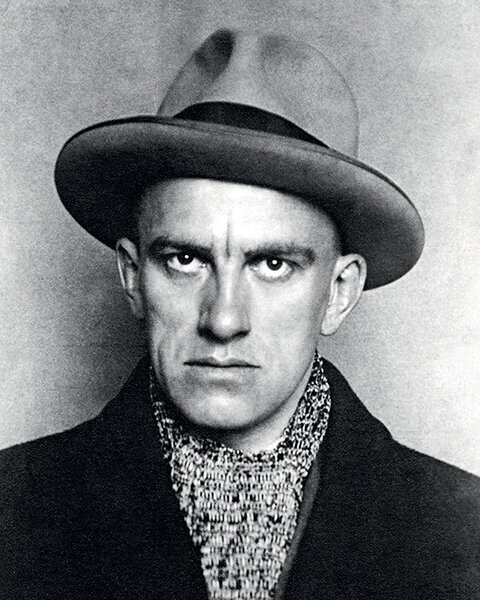 Владимир Маяковский, фотограф Александр Родченко, 1924 год