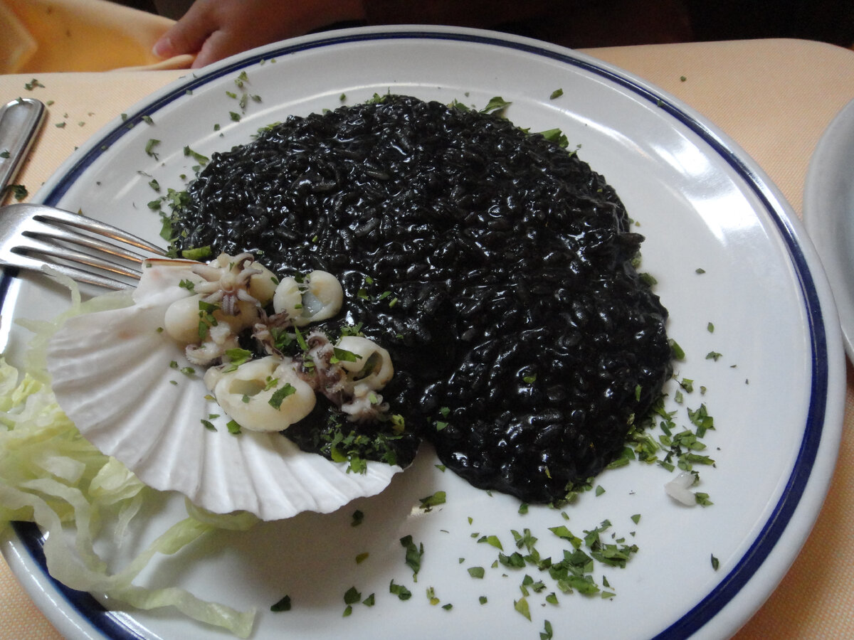 Ризотто с чернилами каракатицы