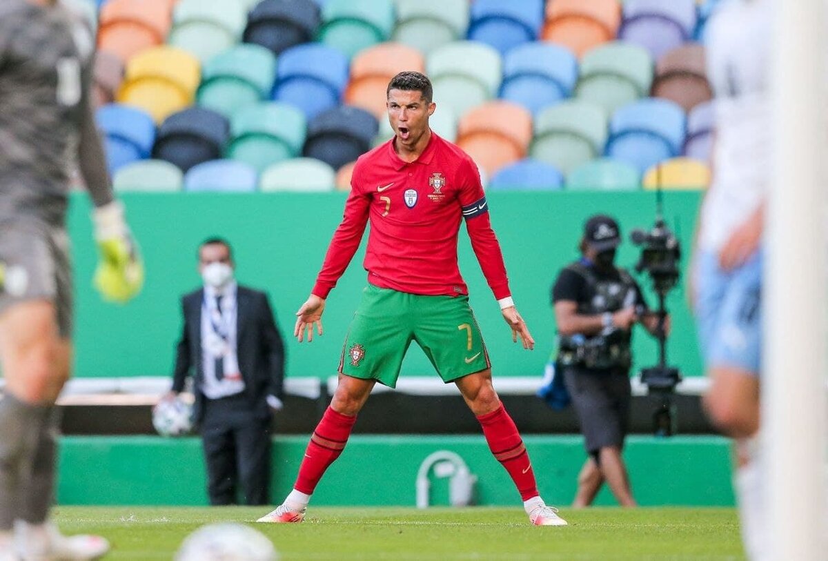Роналду забил свой 104-й гол за Португалию. Осталось 5 голов до мирового рекорда (Али Дай, 109) ☝️