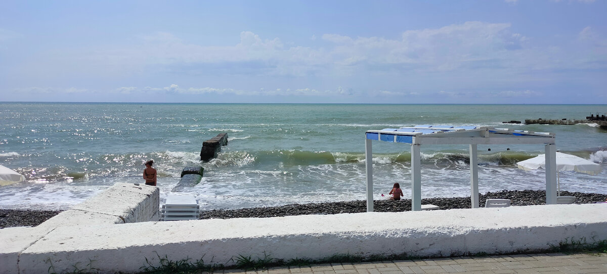 На пляже в Хосте