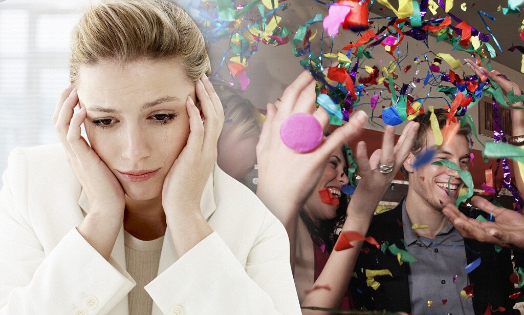 Особенно болезненно в таком состоянии бывает наблюдать за яркой жизнью друзей и знакомых, которую они транслируют в социальных сетях.