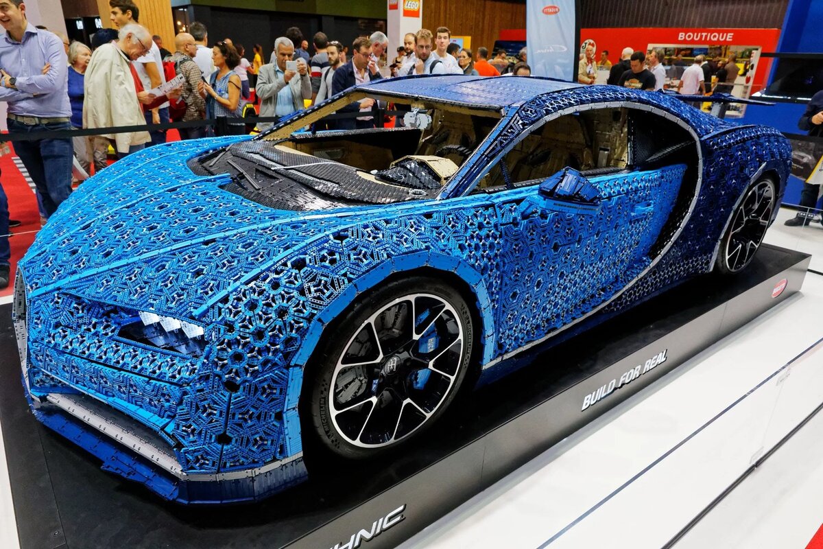 Bugatti Chiron из LEGO 