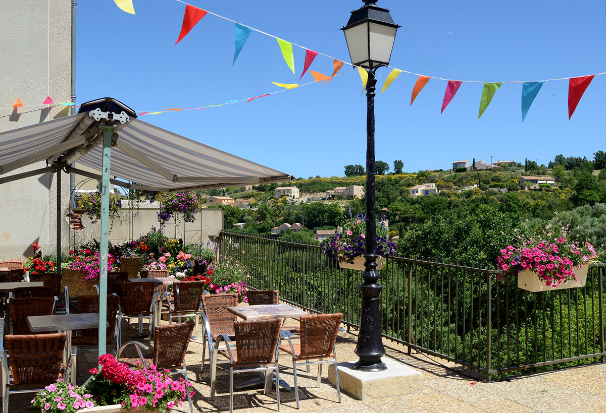 Город Грасс (Франция) парфюмерная столица мира, весь наполнен ароматами