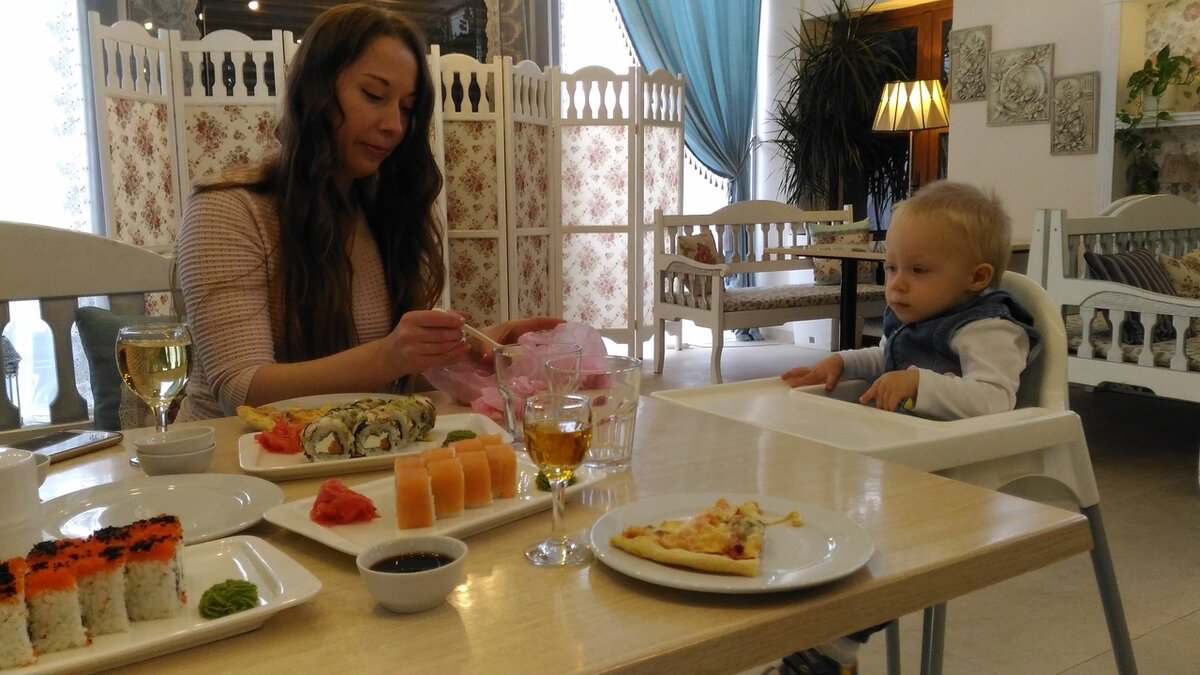 мы во все кафе вечно со своими пакетиками и судочками...)))