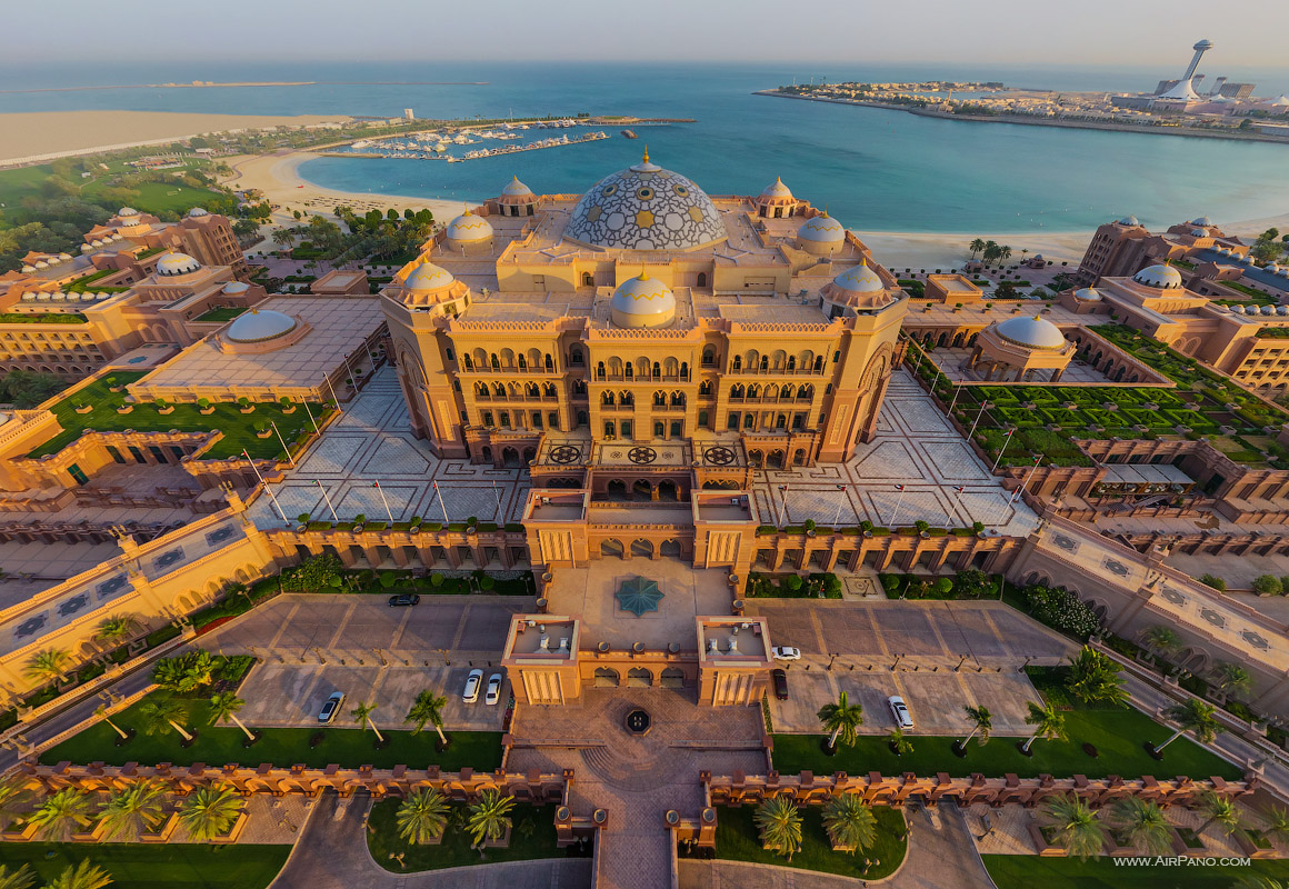 Дворец в оаэ. Emirates Palace в Абу-Даби. Отель дворец Эмиратов в Абу-Даби. Абу Даби отель эмират Палас. Отель Эмирейтс Палас в Абу Даби.