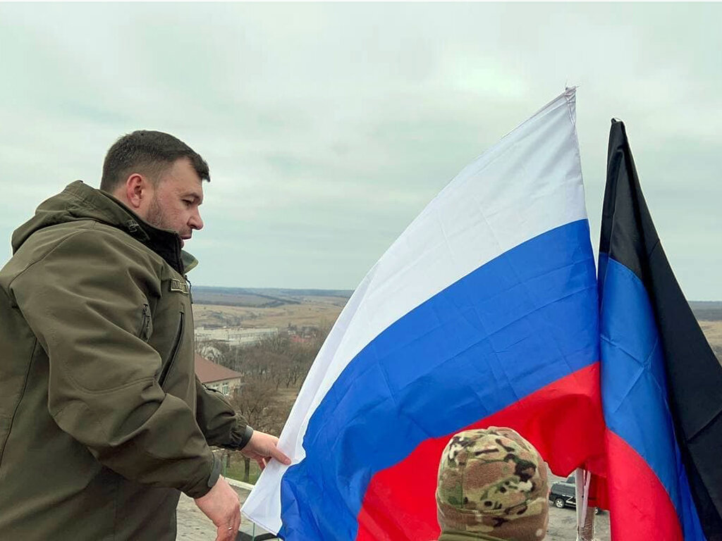 Глава ДНР Олег Пушилин на крыше в селе Гранитное