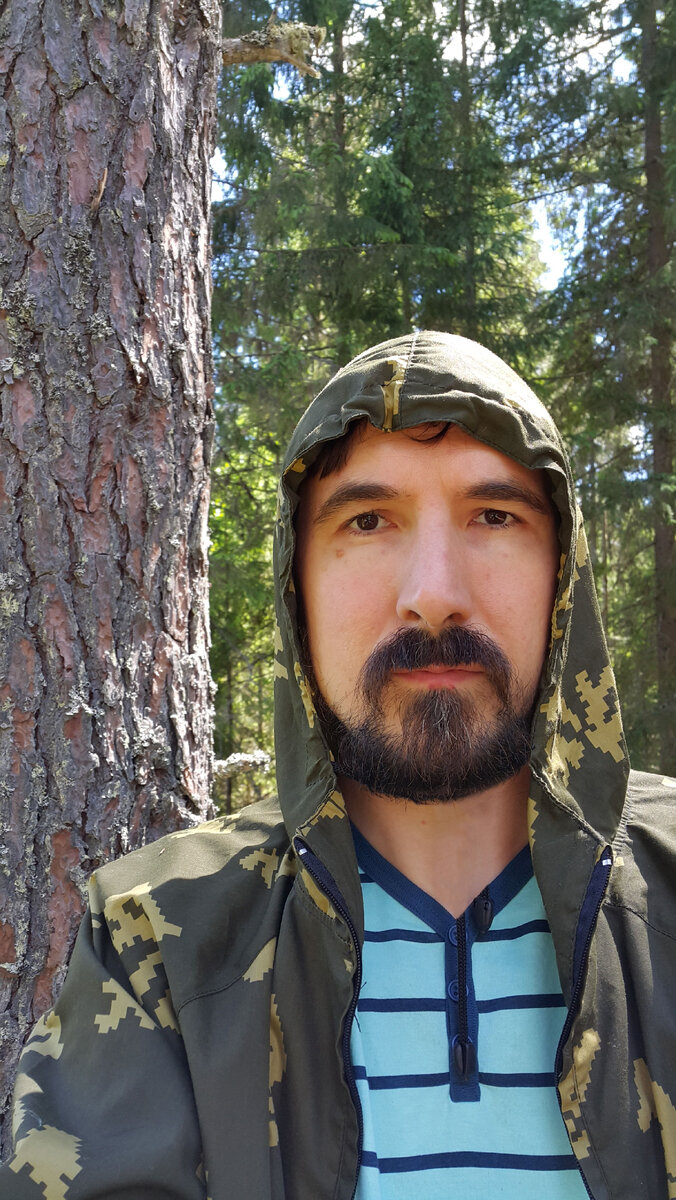 Это сэлфи сделано в июне 2015 в лесах Селигера. До ближайшего жилья 5 км по тайге )