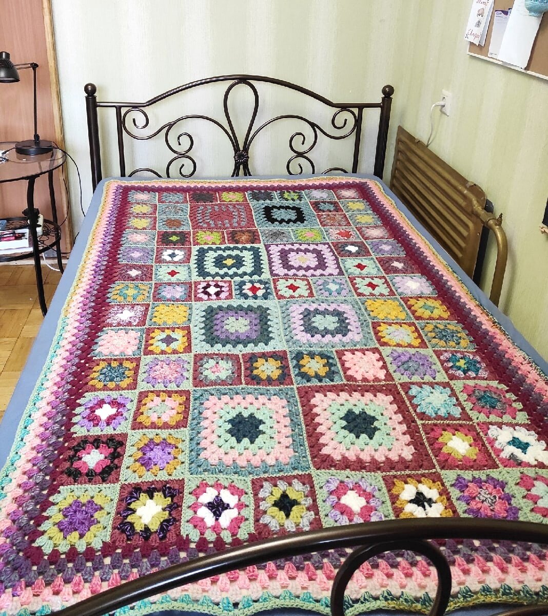 Это мое первое одеяло с подкладом из фланели. Очень уютное и теплое. Благодаря подкладу, им очень приятно укрываться, и тело "дышит")))