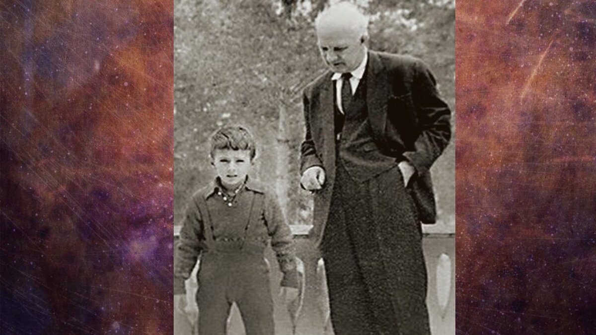 Александр Леонидович Мясников, советский терапевт, академик с внуком Сашей