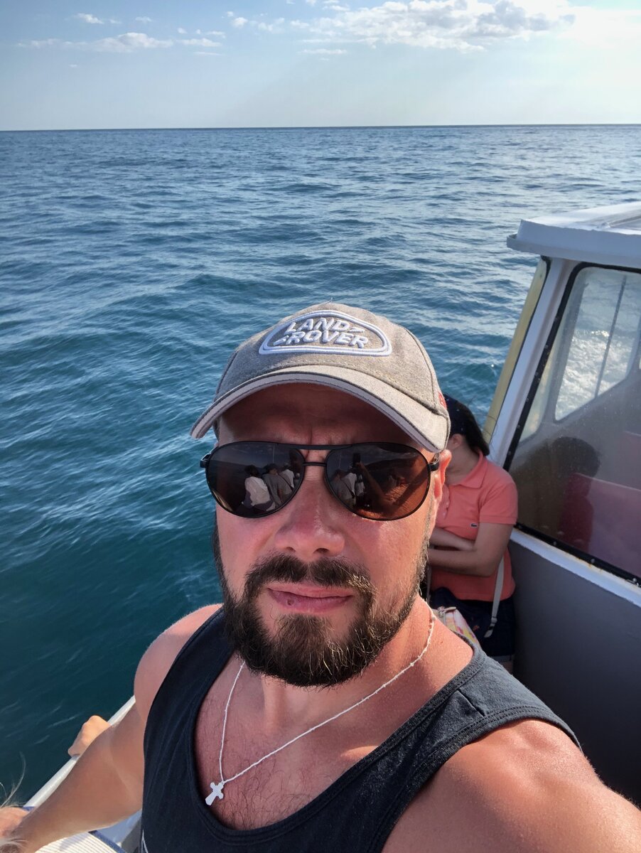 Прогулка на теплоходе вдоль побережья Ялты.