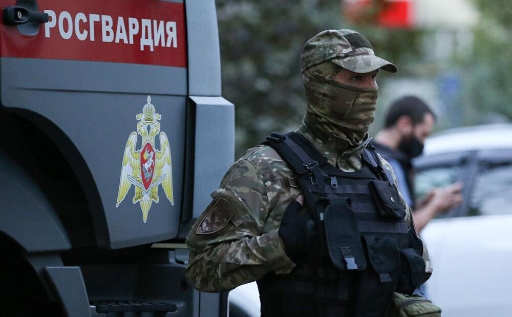 Сотрудник Росгвардии в период проведения мероприятия. Источник: ktinform.ru.