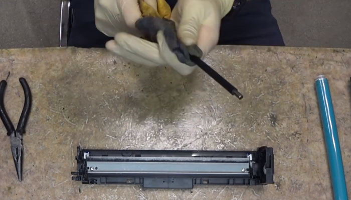 Фото 33. Расположение винтов на боковой крышке